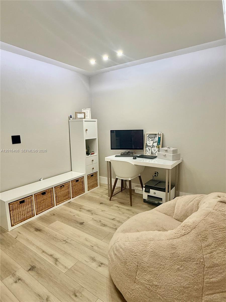 A12016408 Property Photo 5