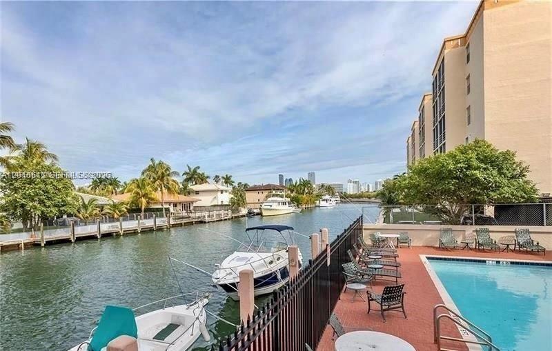 2903 N Miami Beach Boulevard 906 Property Photo 2