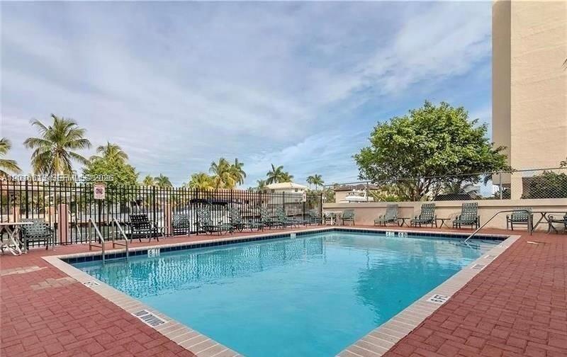 2903 N Miami Beach Boulevard 906 Property Photo 5
