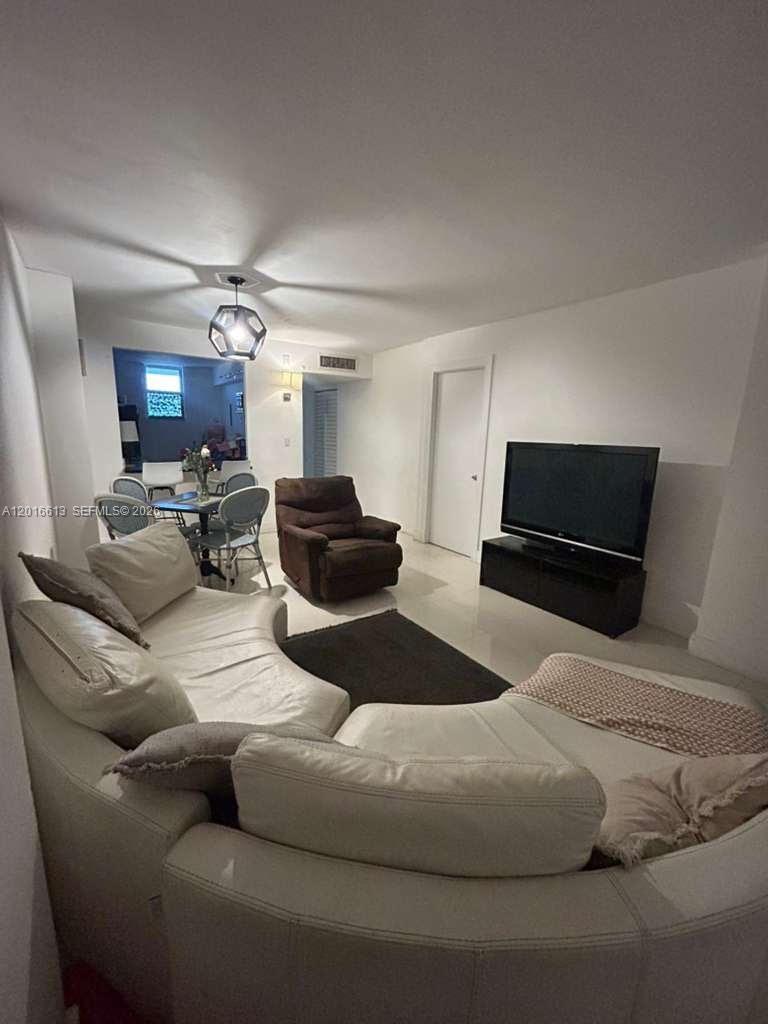 2903 N Miami Beach Boulevard 906 Property Photo 28