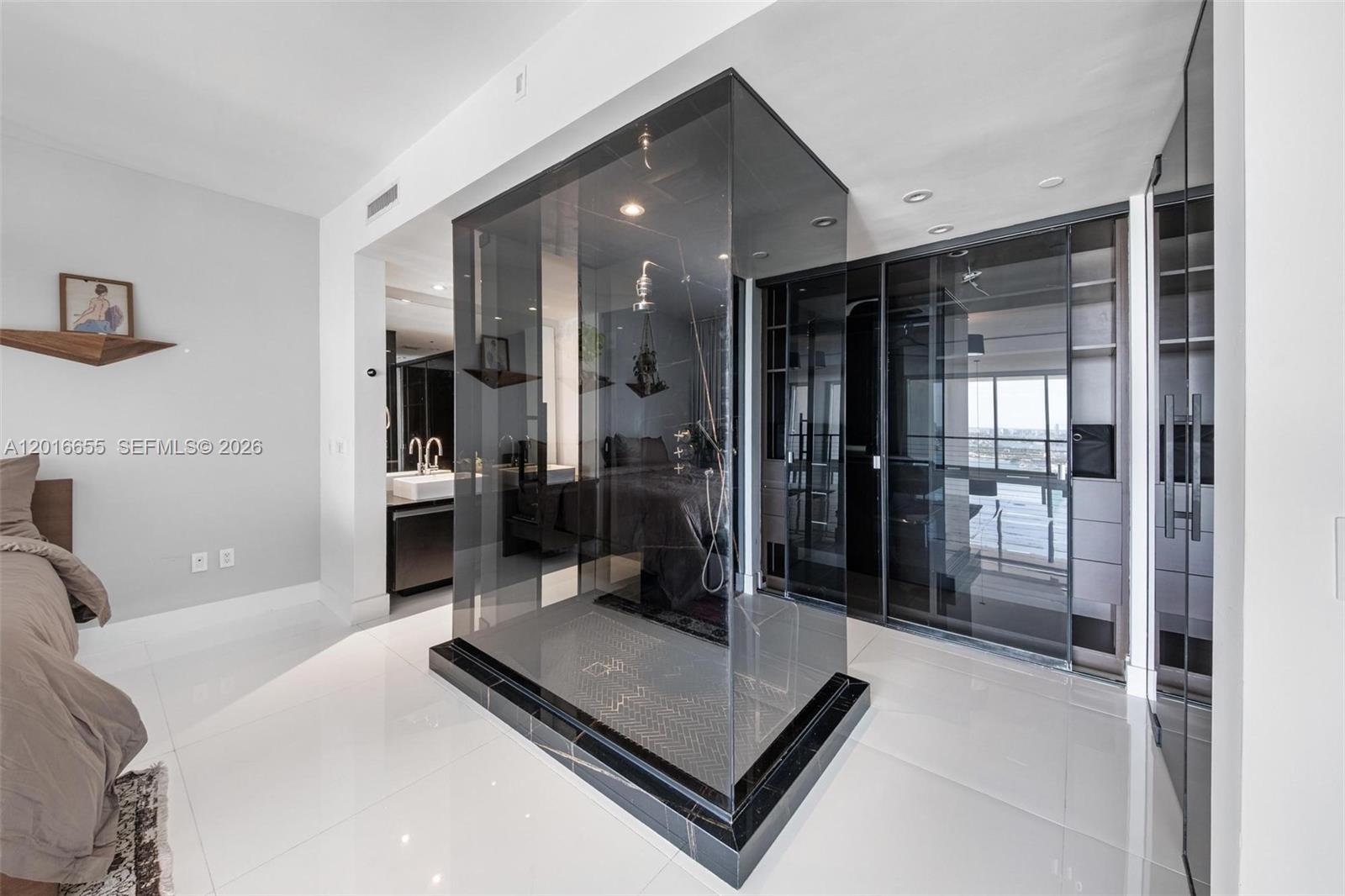 1040 Biscayne Boulevard 2203 Property Photo 34