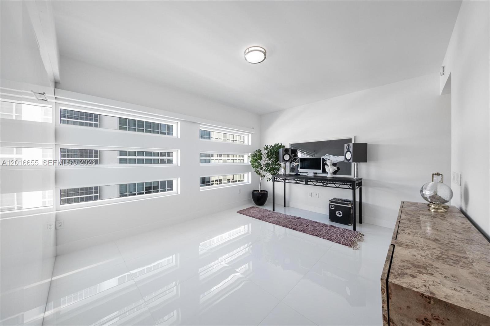 1040 Biscayne Boulevard 2203 Property Photo 44