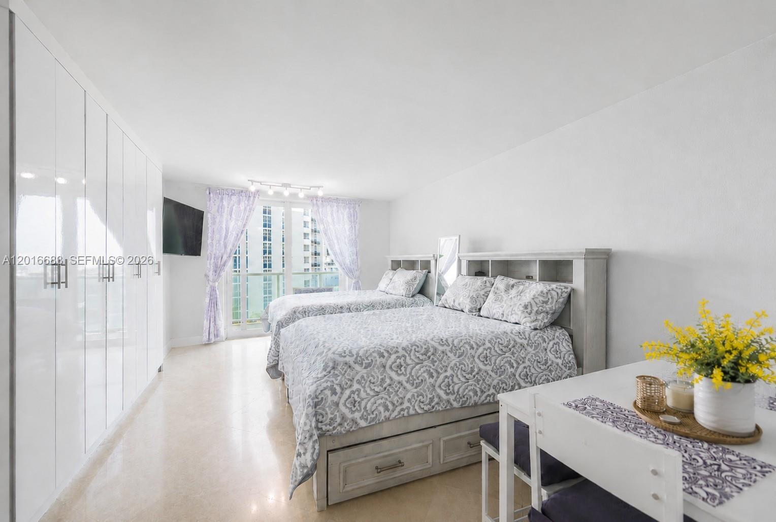19201 Collins Avenue 609 Property Photo 9