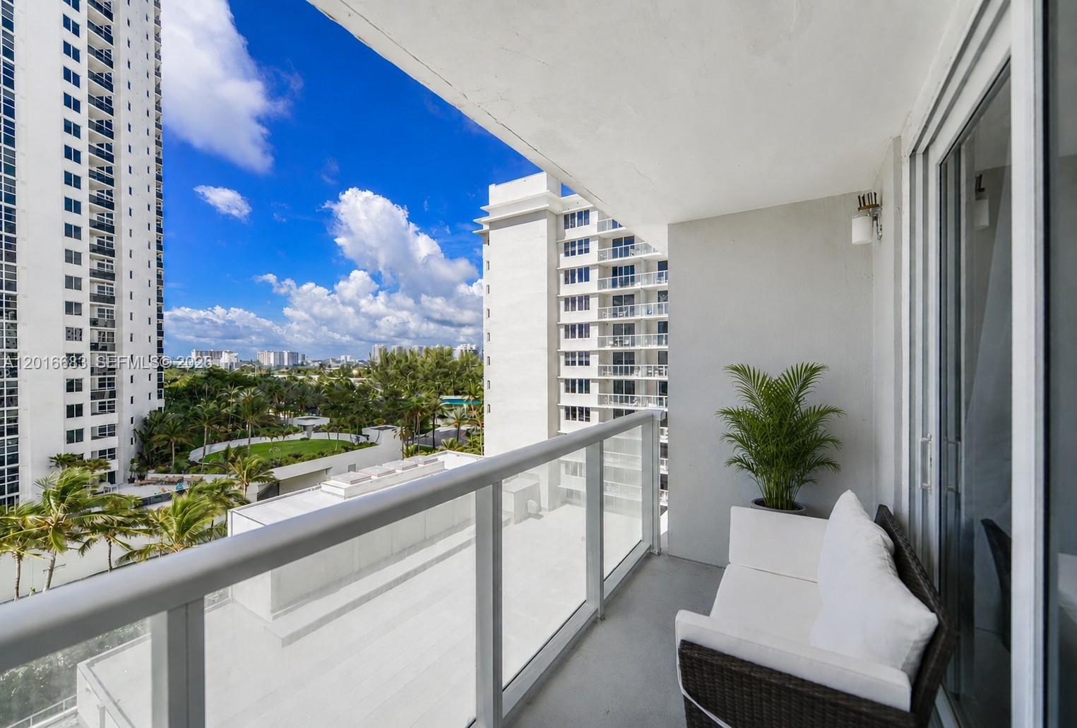 19201 Collins Avenue 609 Property Photo 13