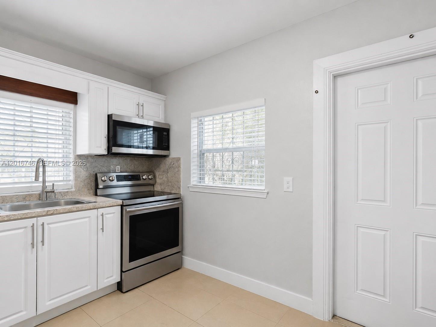 1111 Nw 77th Street Property Photo 4