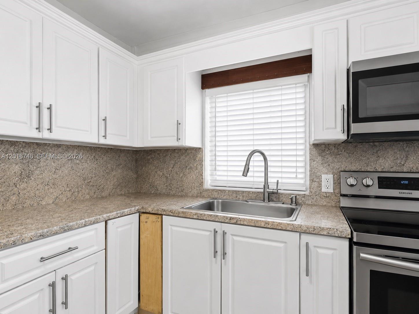 1111 Nw 77th Street Property Photo 5