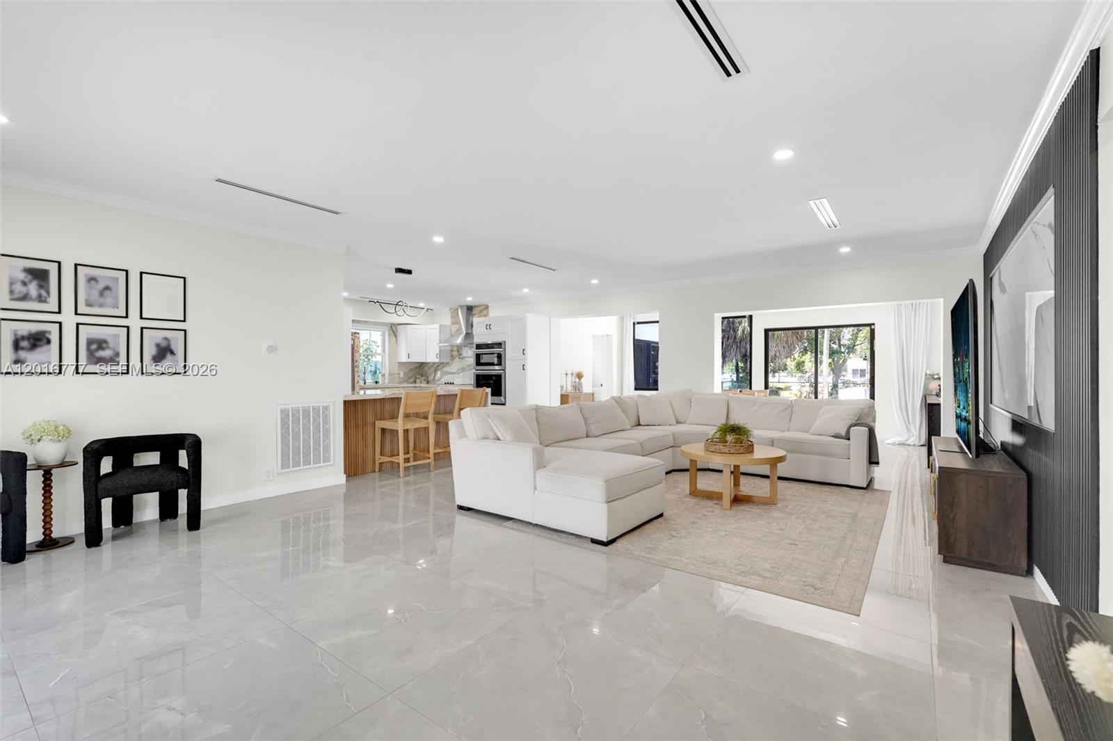 3411 Thomas Street Property Photo 5
