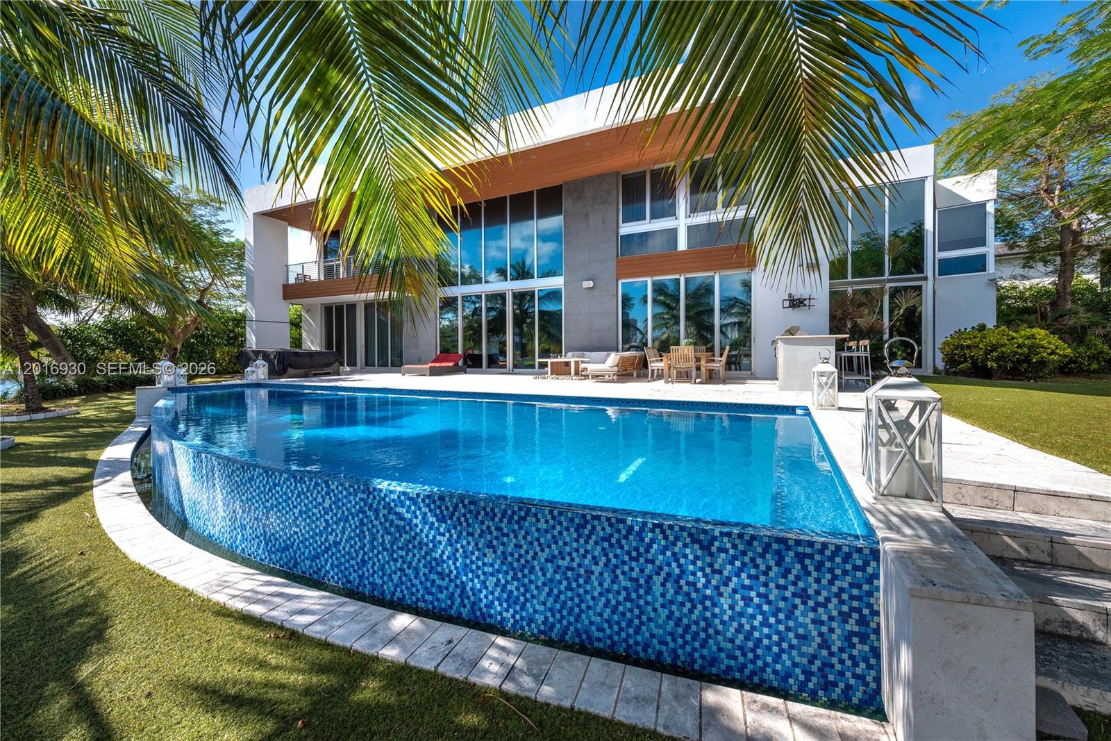 400 Tamarind Drive Property Photo 1