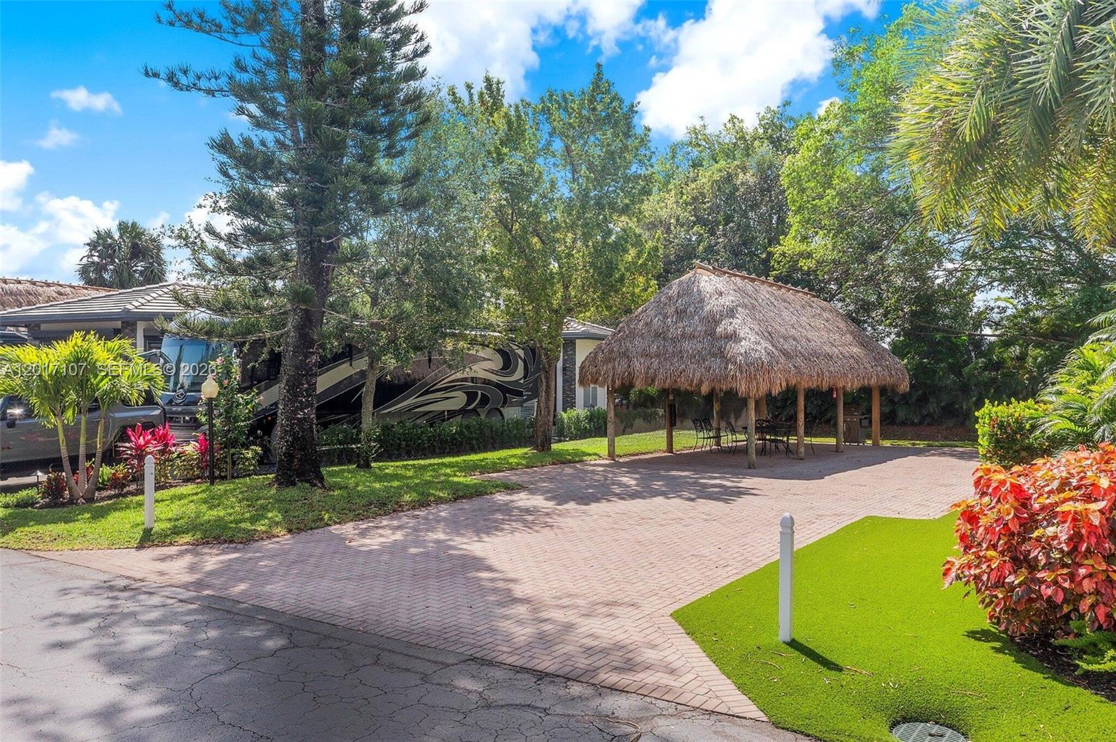 22 S Cortez Drive Property Photo 3
