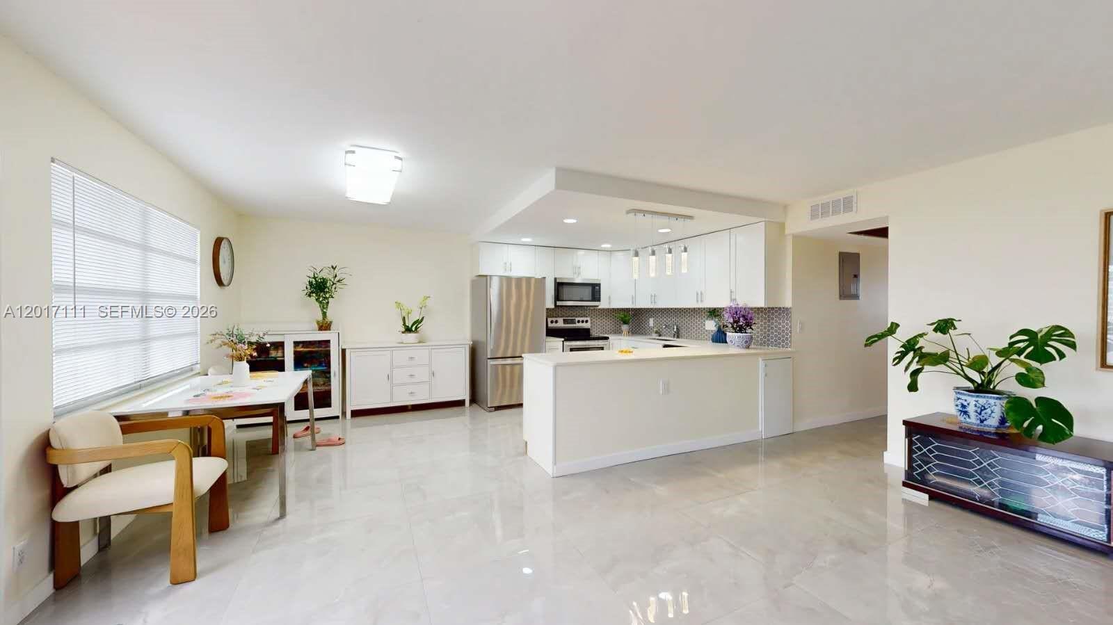 325 Wellington G G Property Photo 1