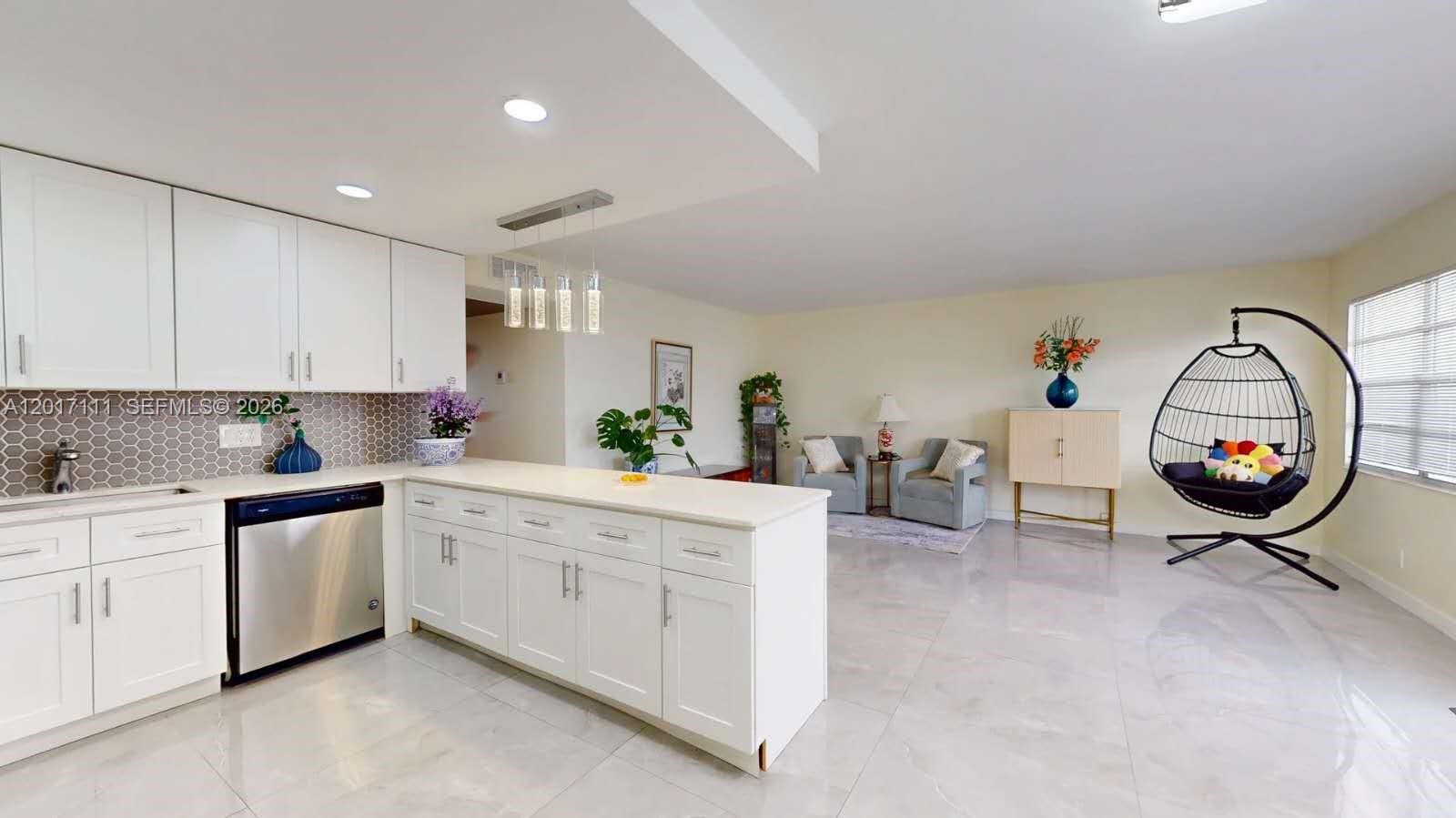 325 Wellington G G Property Photo 5