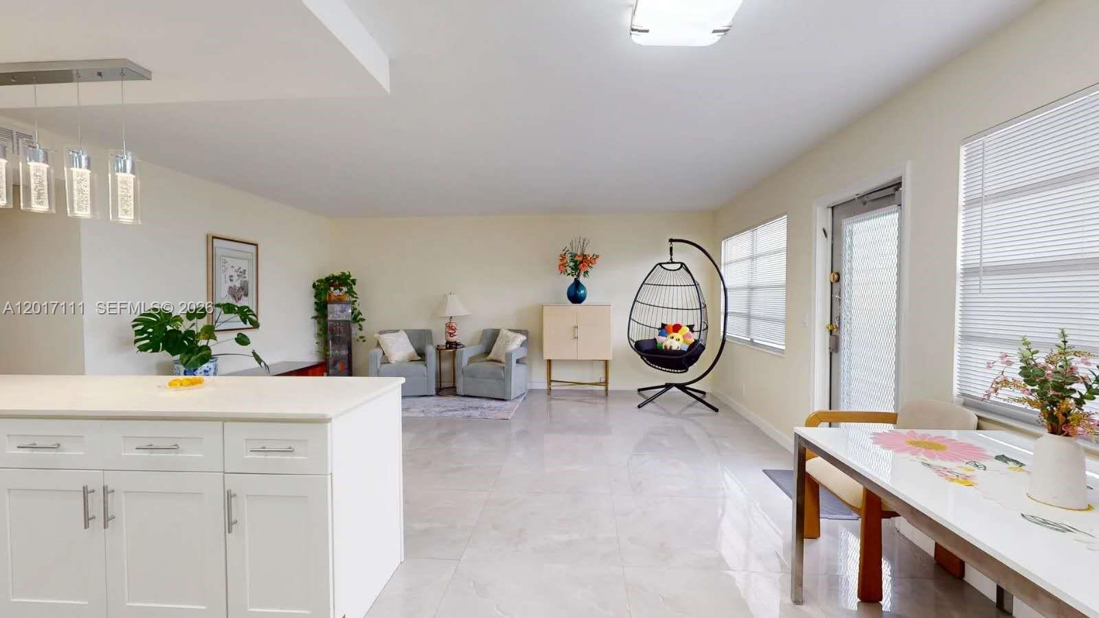 325 Wellington G G Property Photo 7
