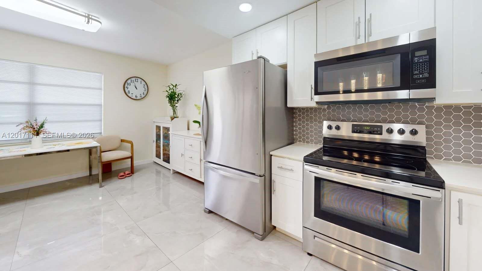 325 Wellington G G Property Photo 8