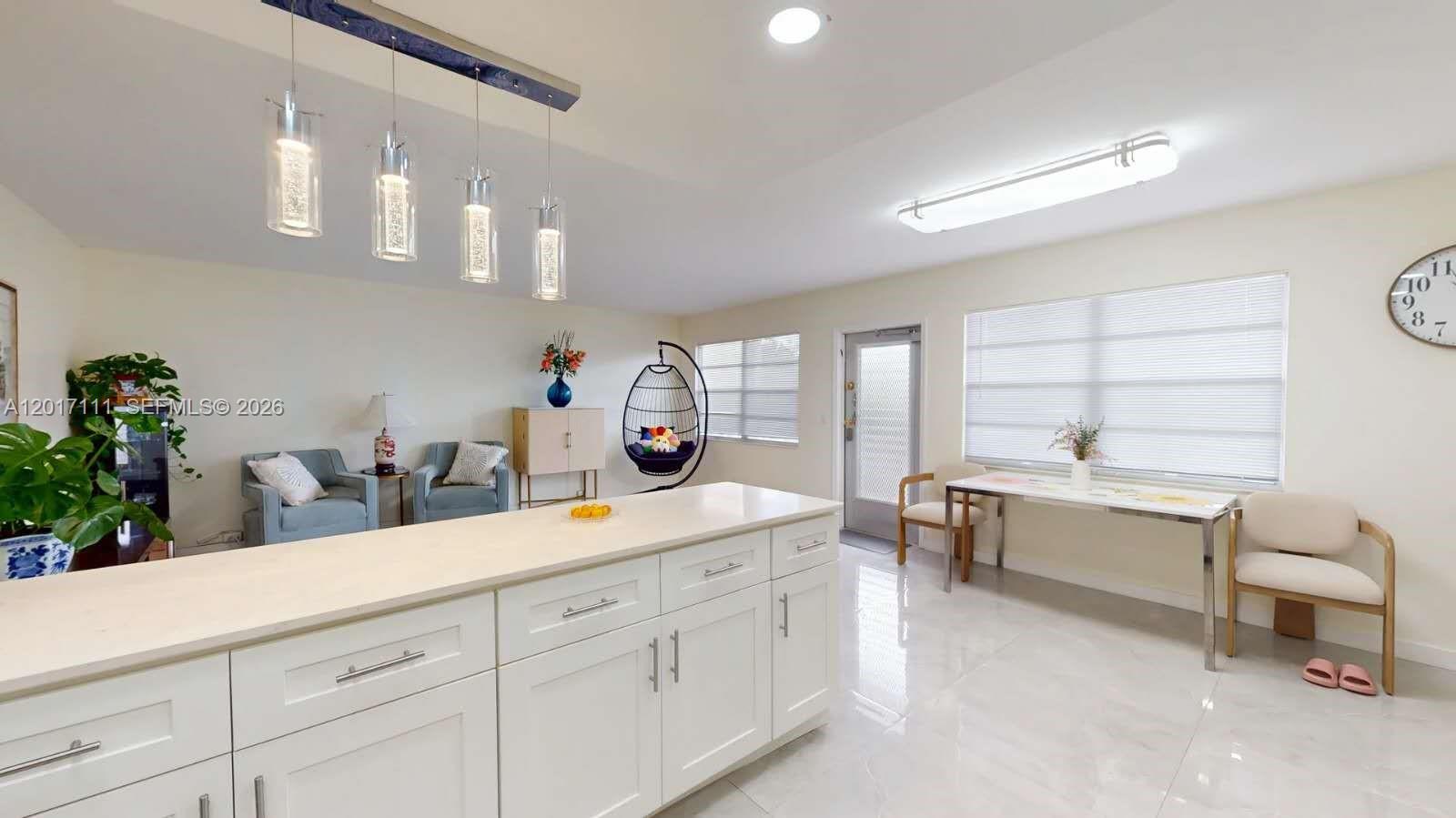 325 Wellington G G Property Photo 9