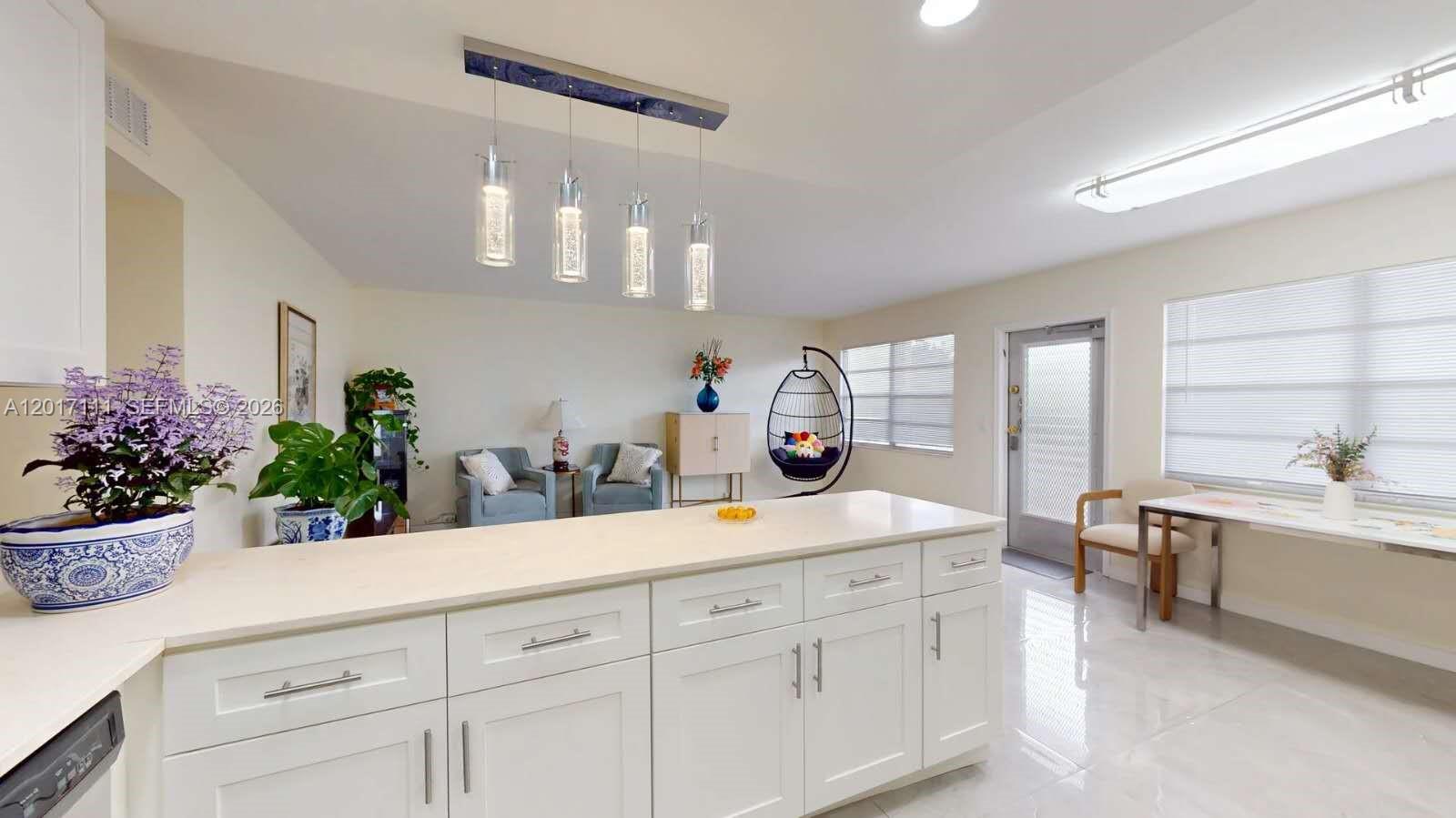 325 Wellington G G Property Photo 10