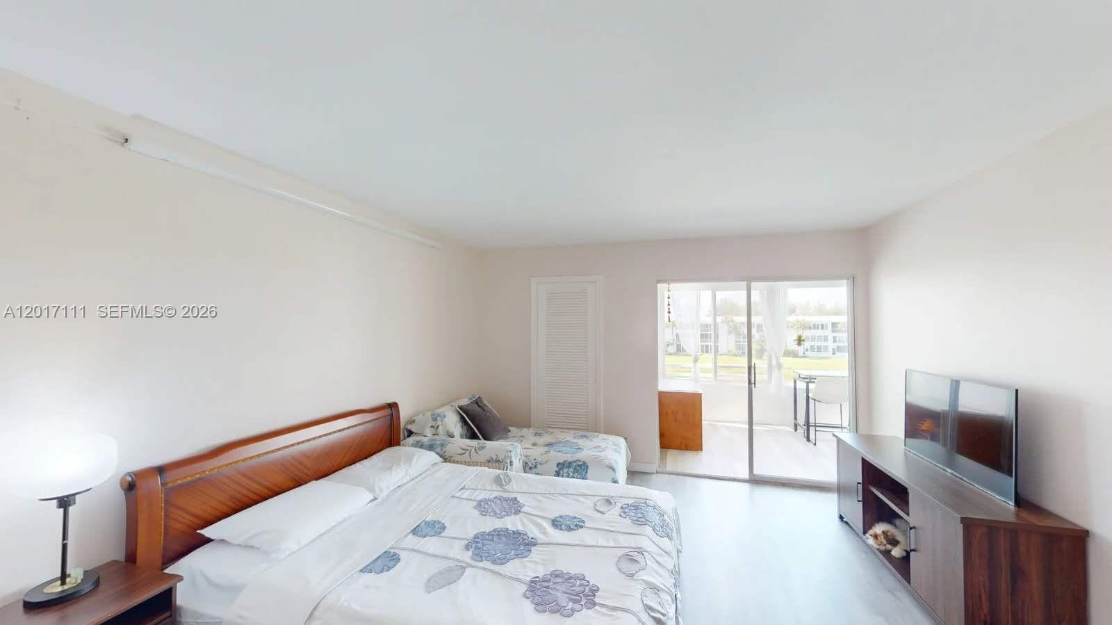 325 Wellington G G Property Photo 12