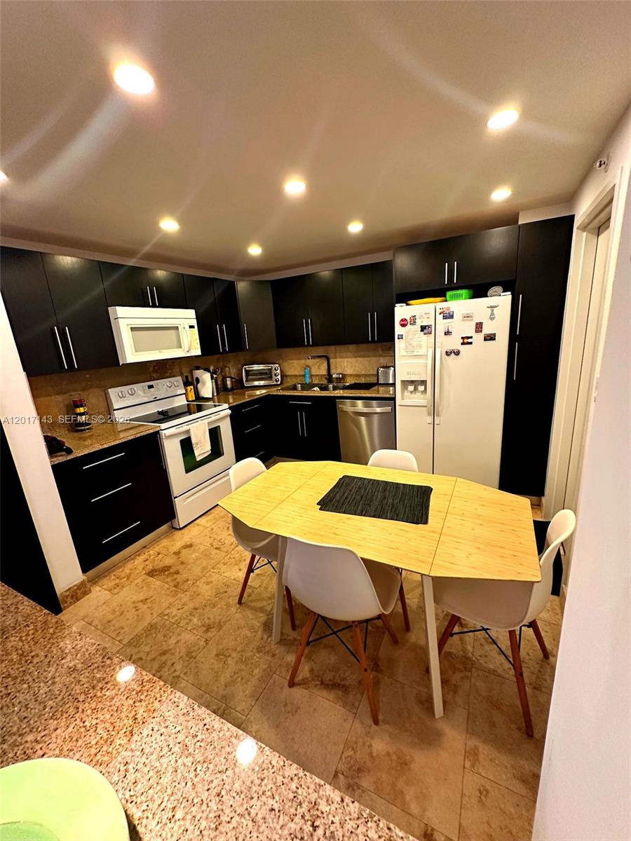 1370 S Ocean Boulevard 902 Property Photo 9