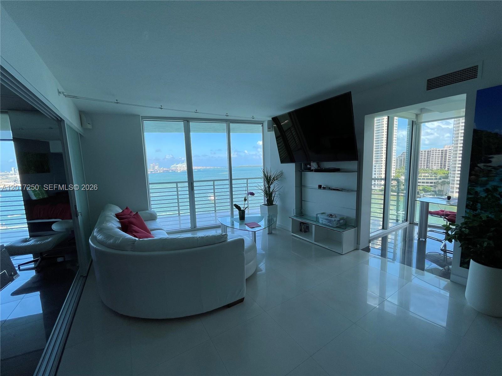 335 S Biscayne Boulevard 1209 Property Photo 20