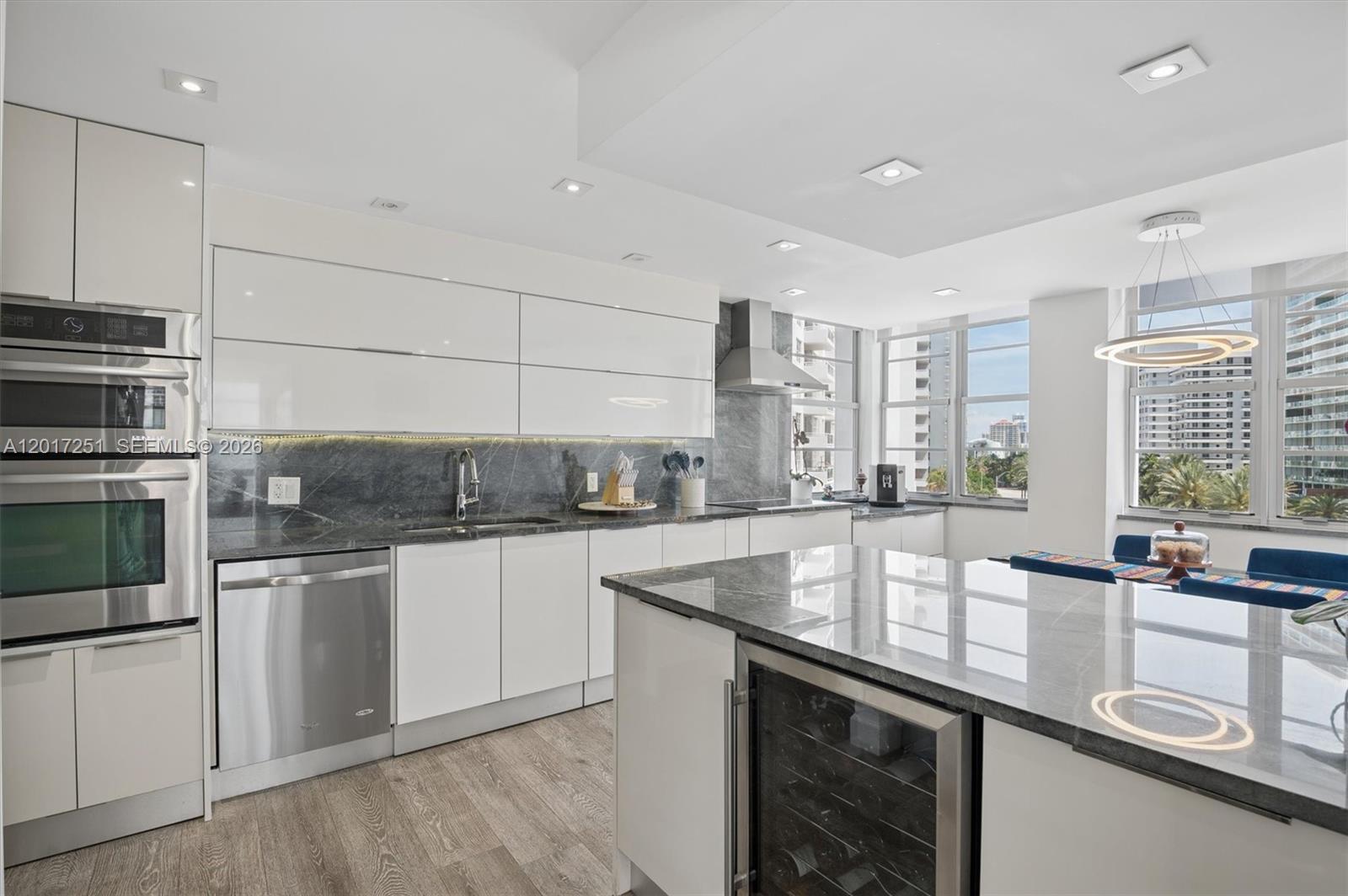 5660 Collins Avenue 6c Property Photo 14