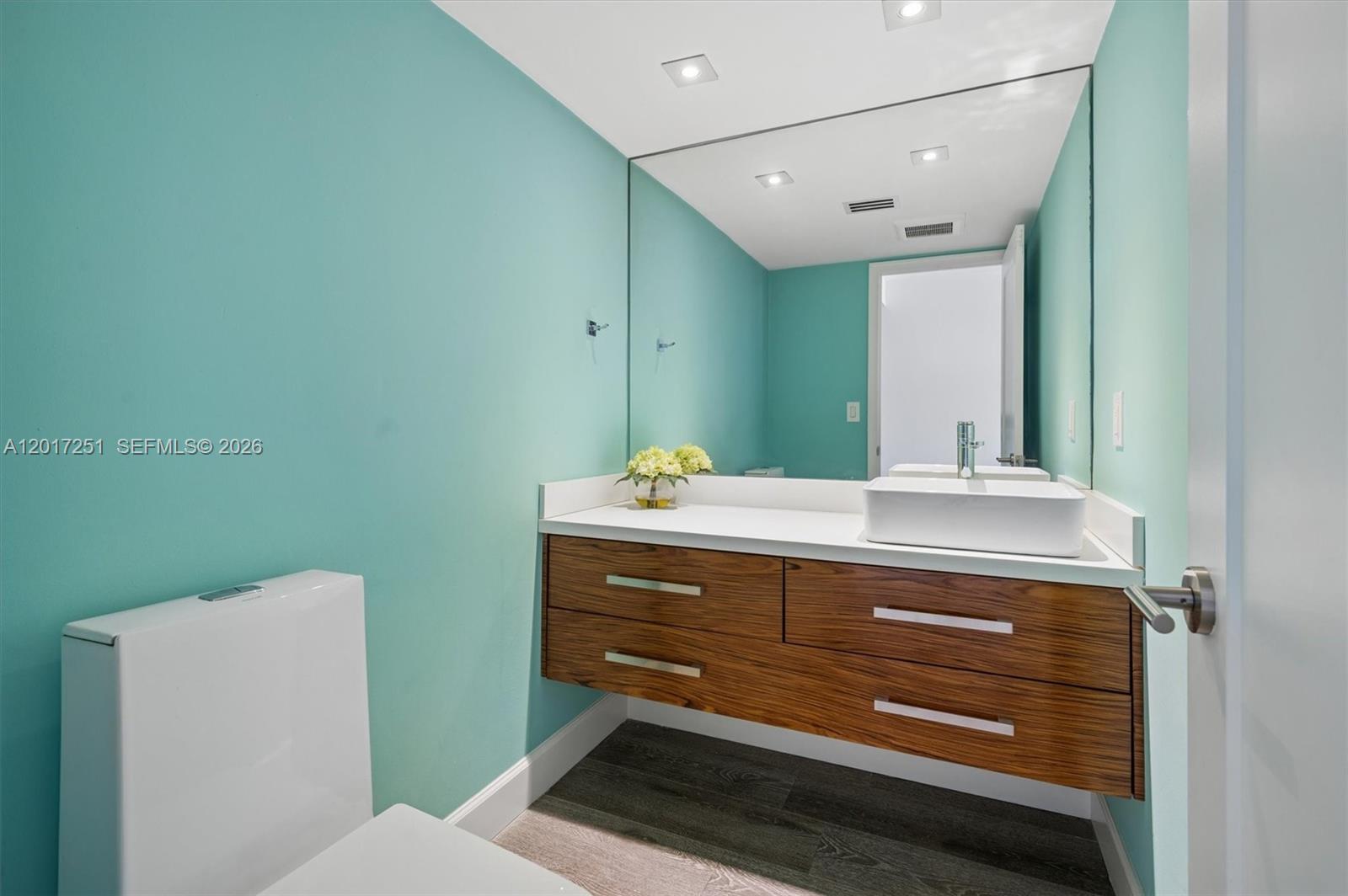 5660 Collins Avenue 6c Property Photo 24