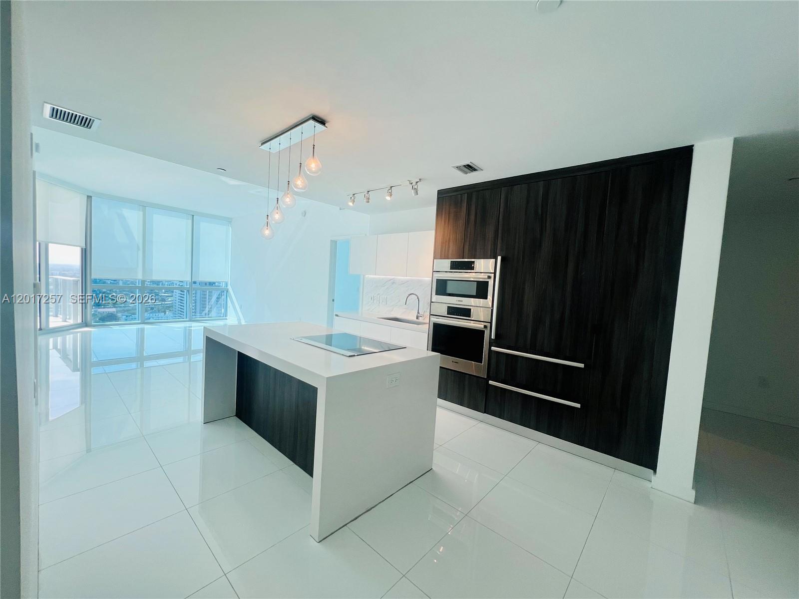 851 NE 1st Avenue 2808