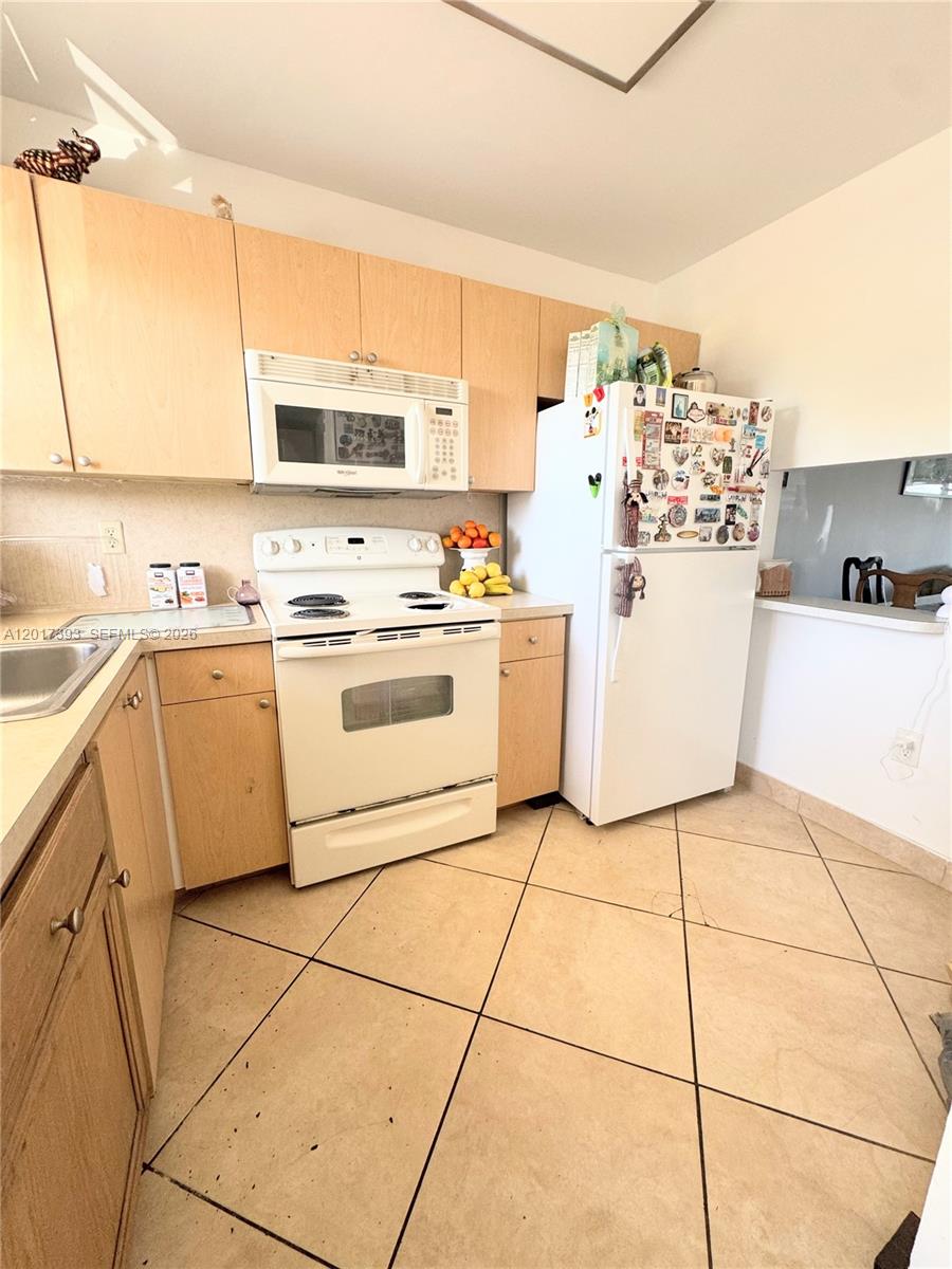 8130 Sunrise Lakes Boulevard 202