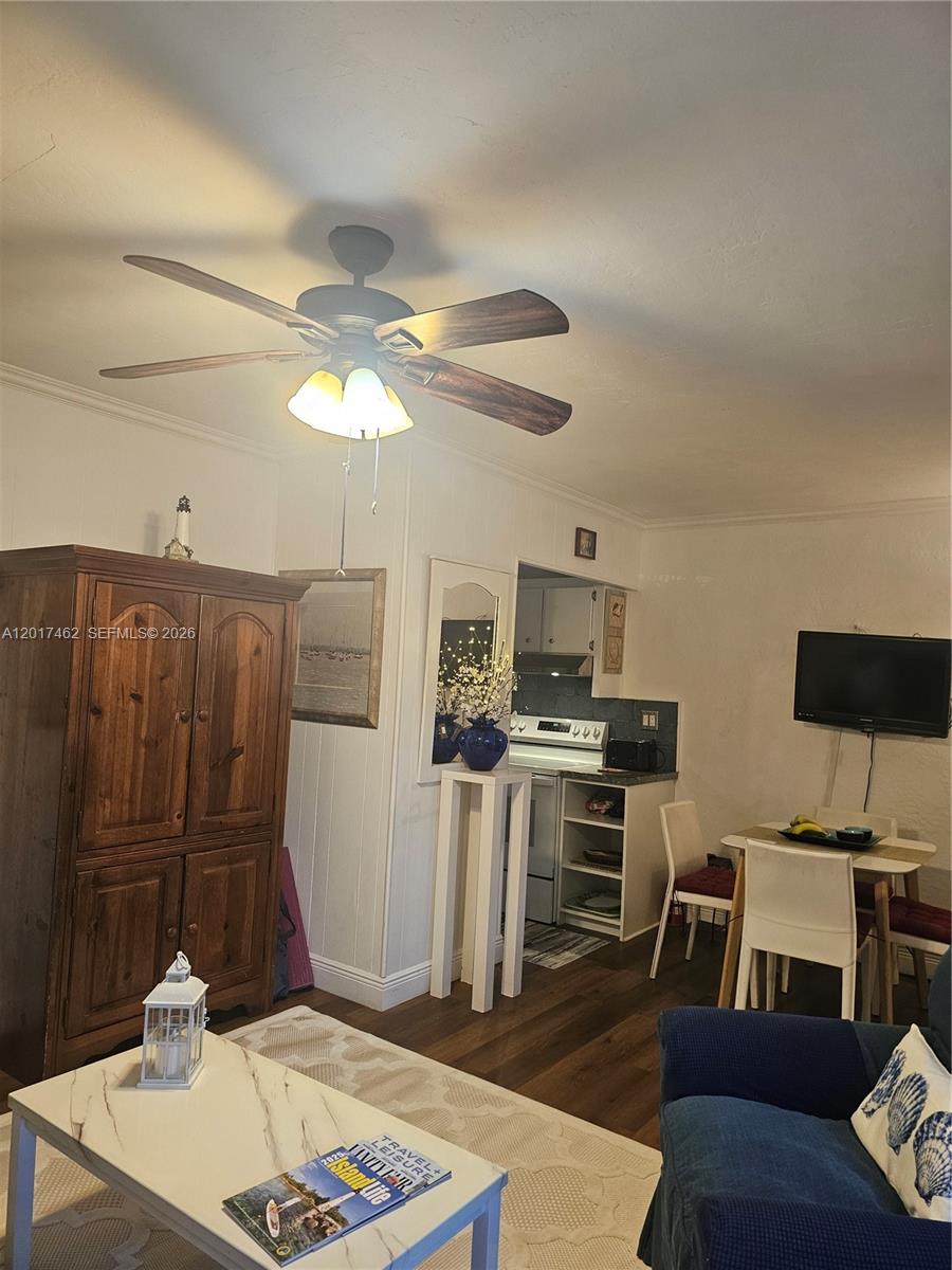 325 Fernwood Road 10 Property Photo 8