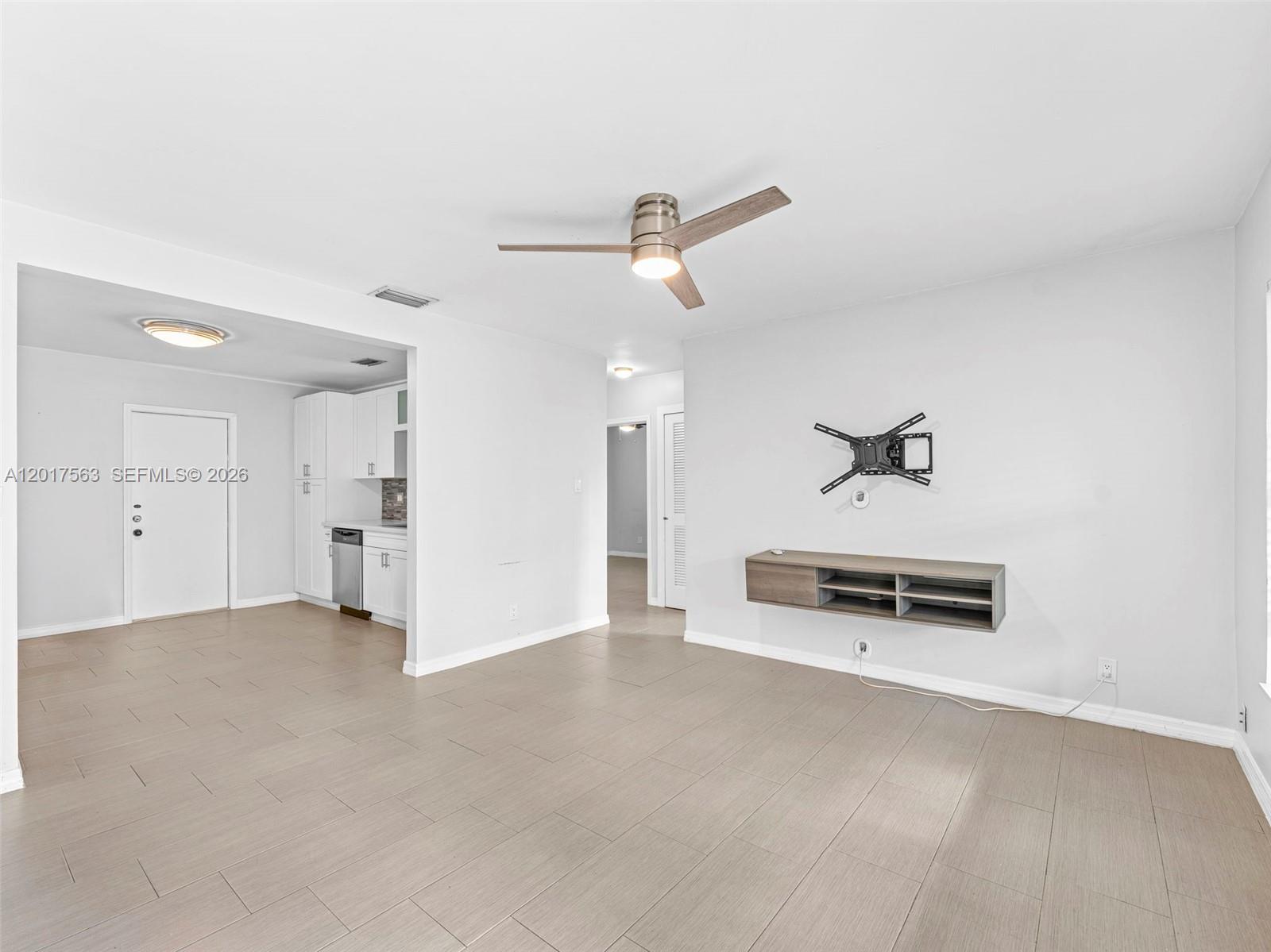1432 Ne 5th Avenue Property Photo 6