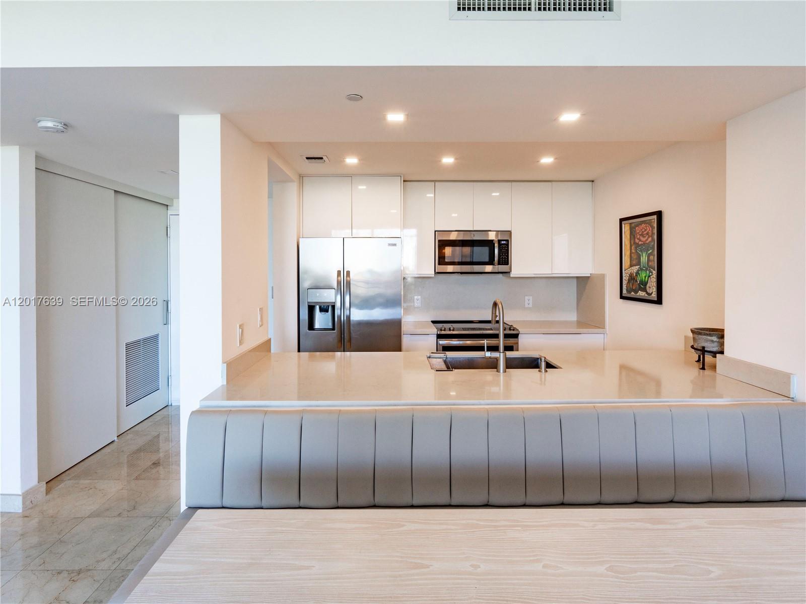 2475 Brickell Avenue 903 Property Photo 7