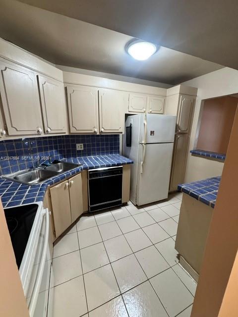 A12017684 Property Photo 3