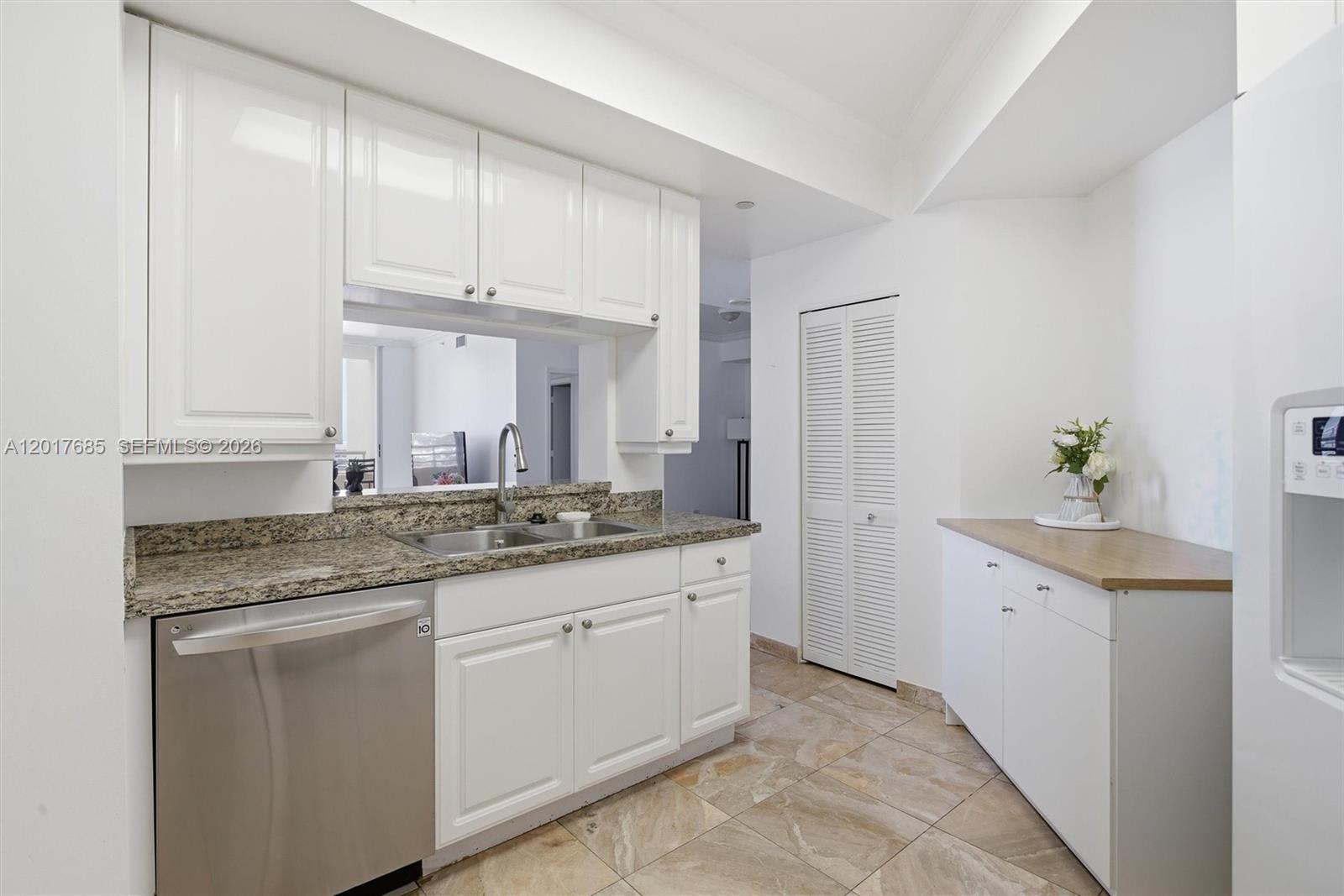 888 Brickell Key Drive 2010 Property Photo 8