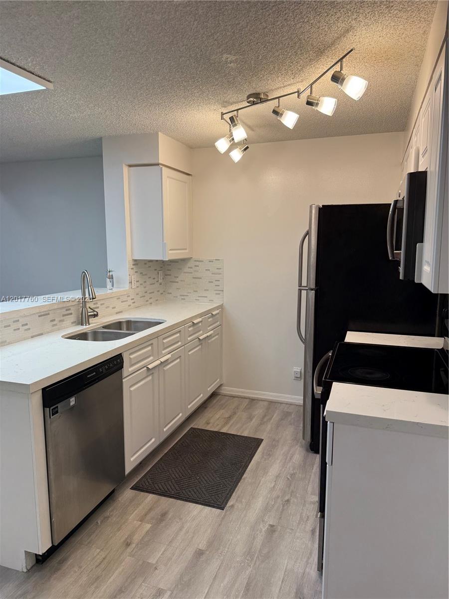 A12017760 Property Photo 4