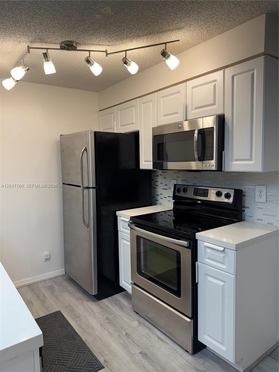 A12017760 Property Photo 6