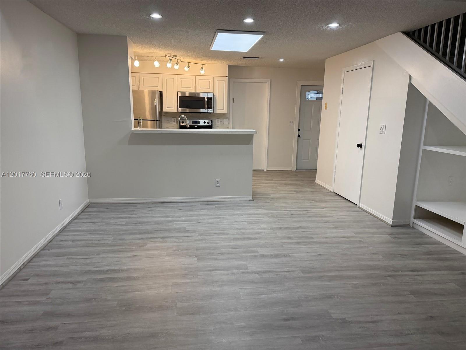 A12017760 Property Photo 7