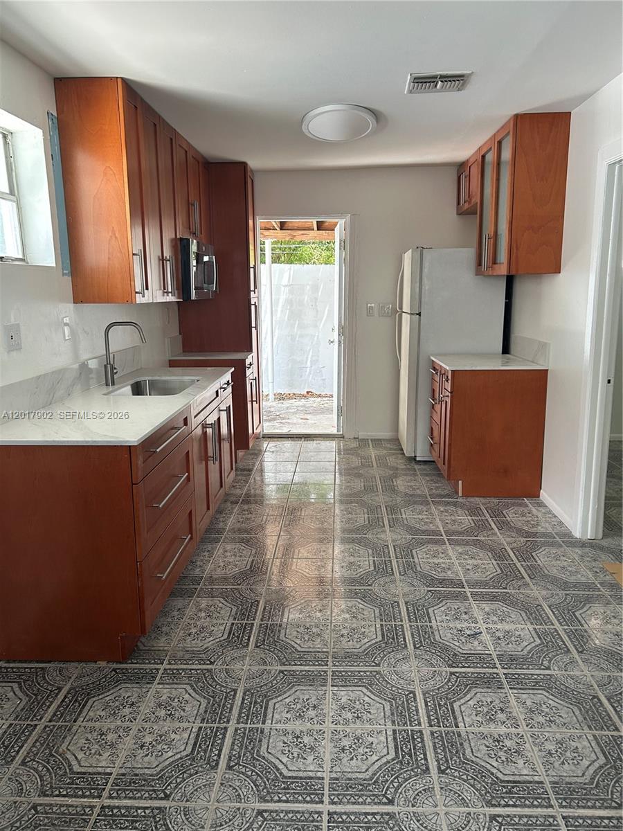 A12017902 Property Photo 3
