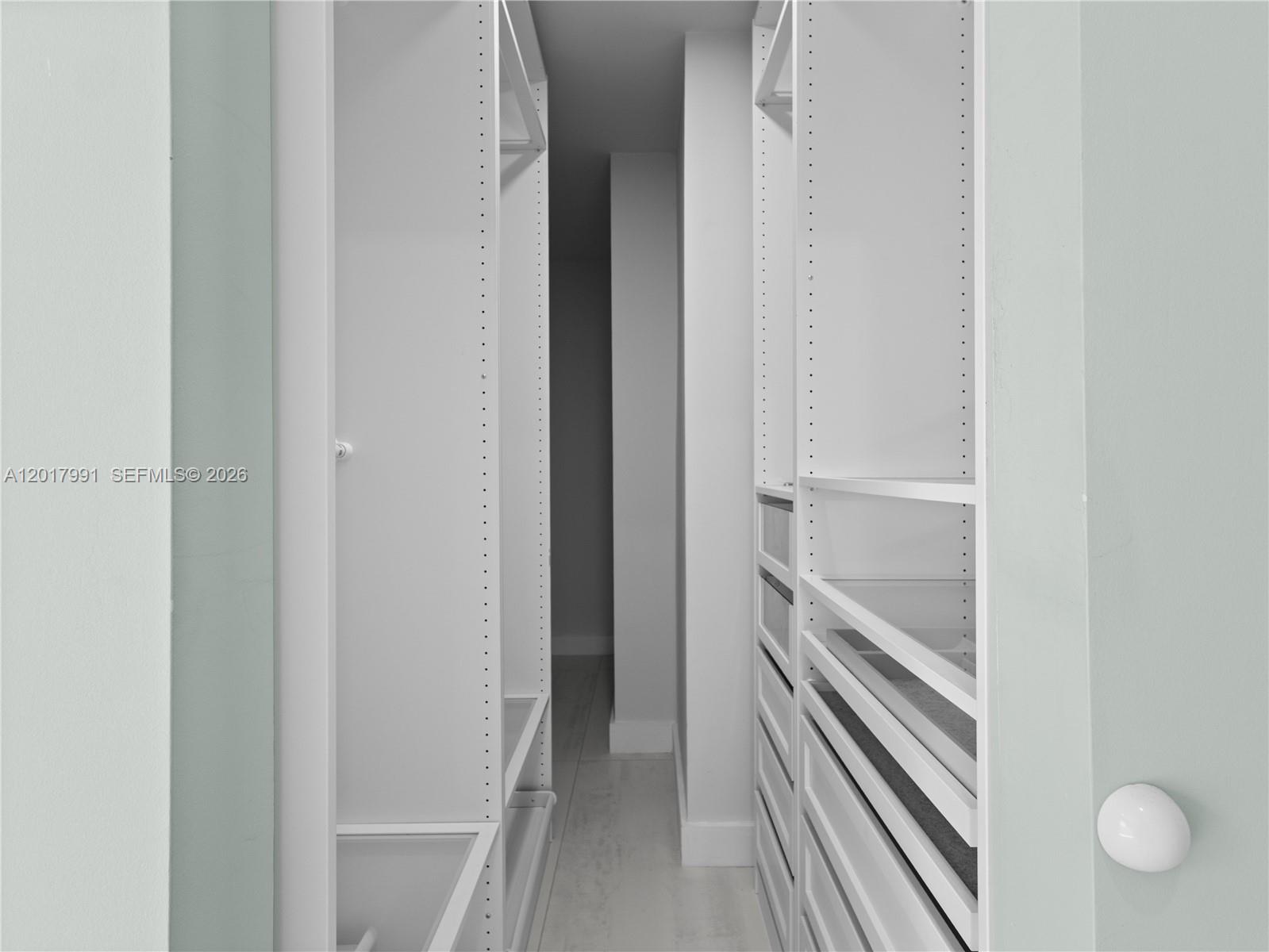 421 S 56th Terrace Property Photo 13