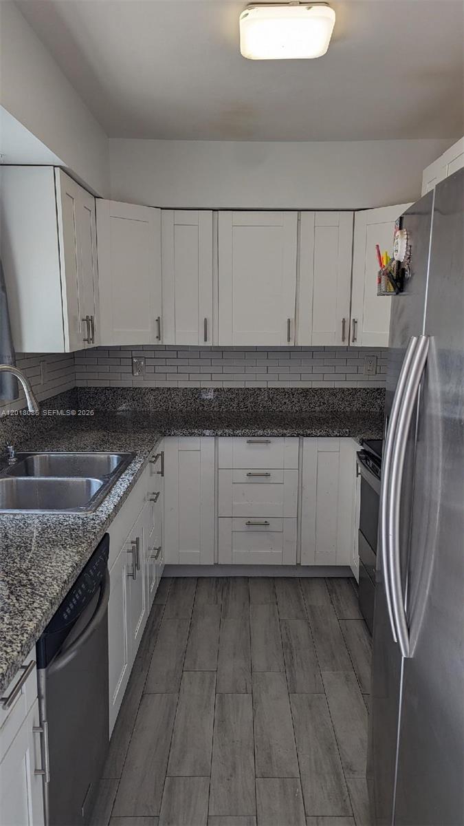 A12018086 Property Photo 3