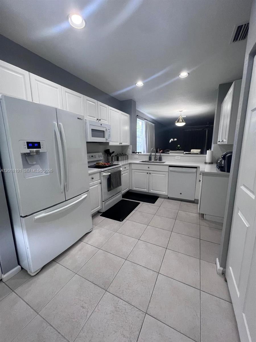 681 Nw 42nd Avenue - Property Photo 2