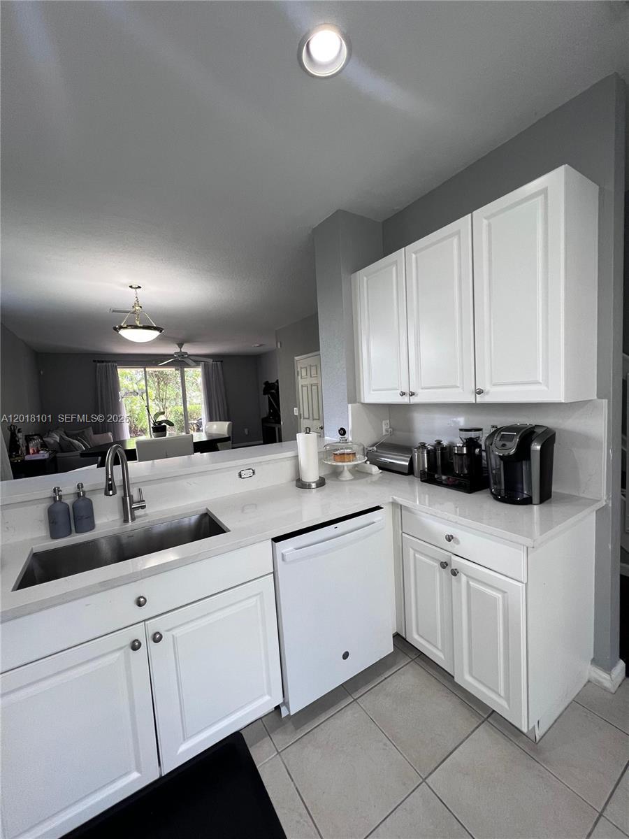 681 Nw 42nd Avenue - Property Photo 3