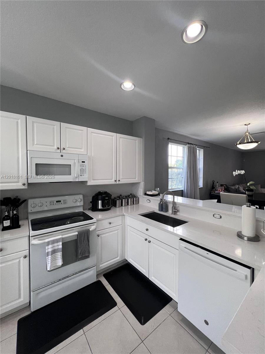 681 Nw 42nd Avenue - Property Photo 5