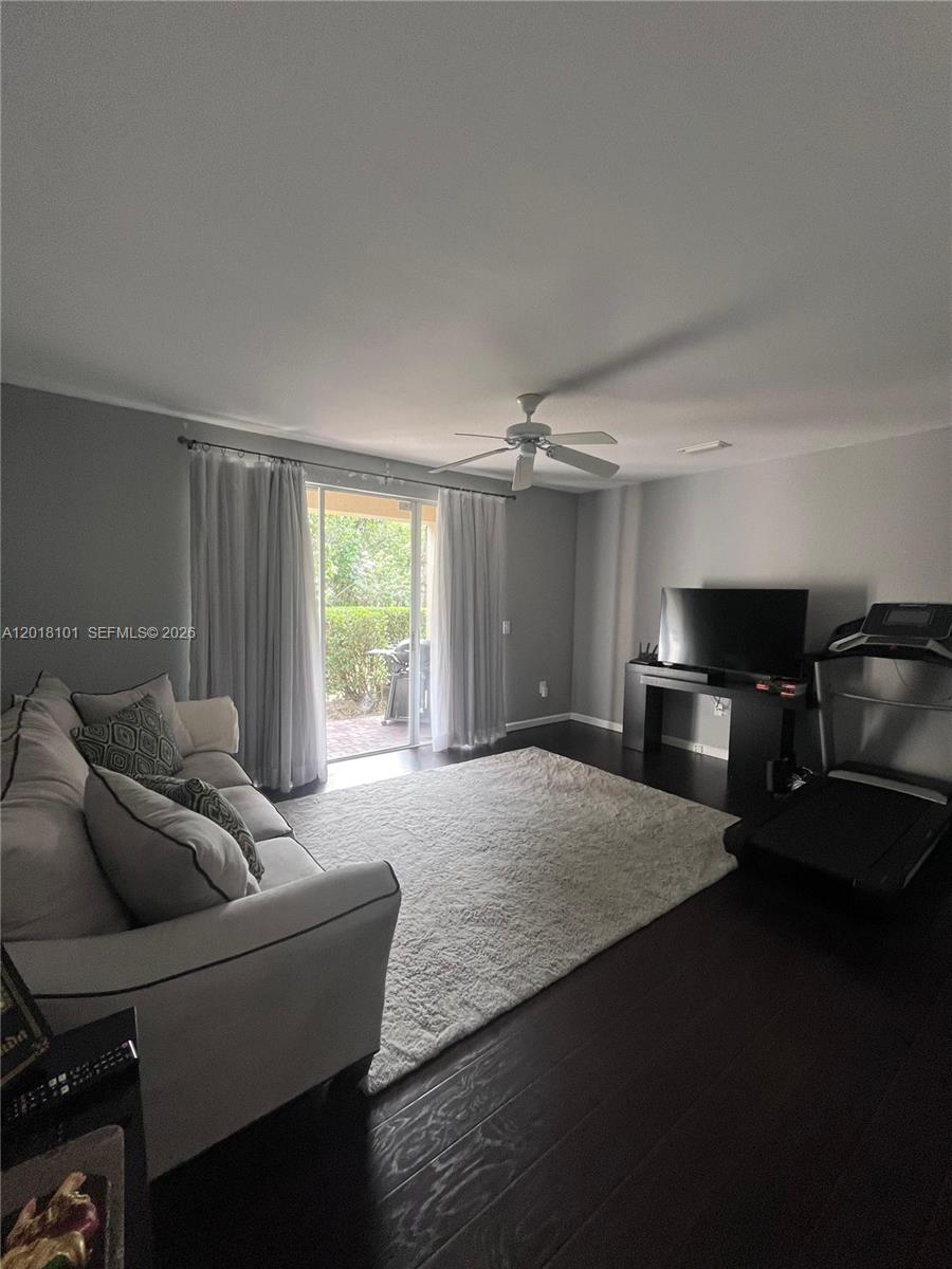 681 Nw 42nd Avenue - Property Photo 9