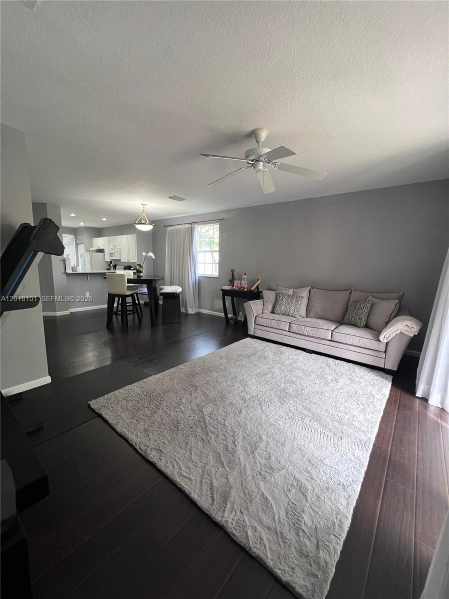 681 Nw 42nd Avenue - Property Photo 10