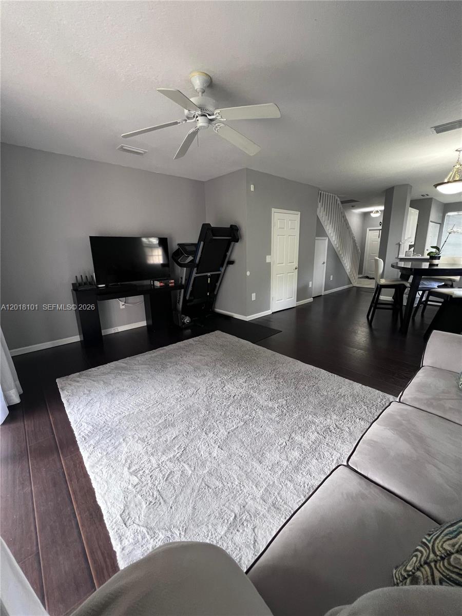 681 Nw 42nd Avenue - Property Photo 12
