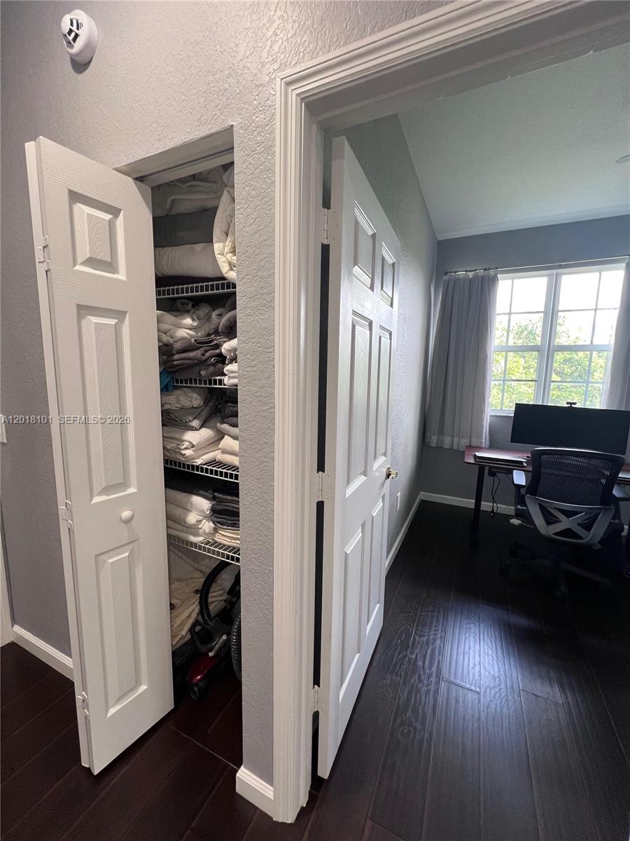 681 Nw 42nd Avenue - Property Photo 23