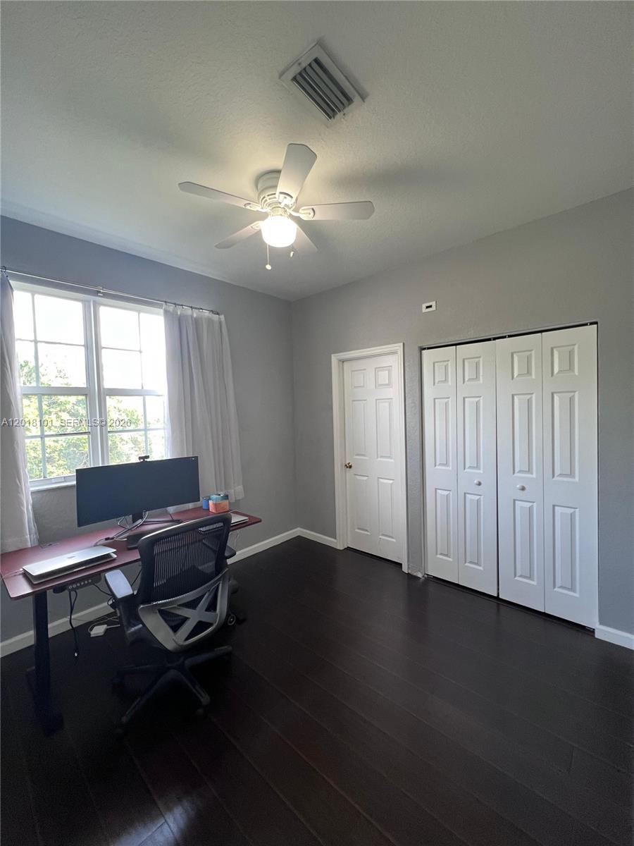 681 Nw 42nd Avenue - Property Photo 24