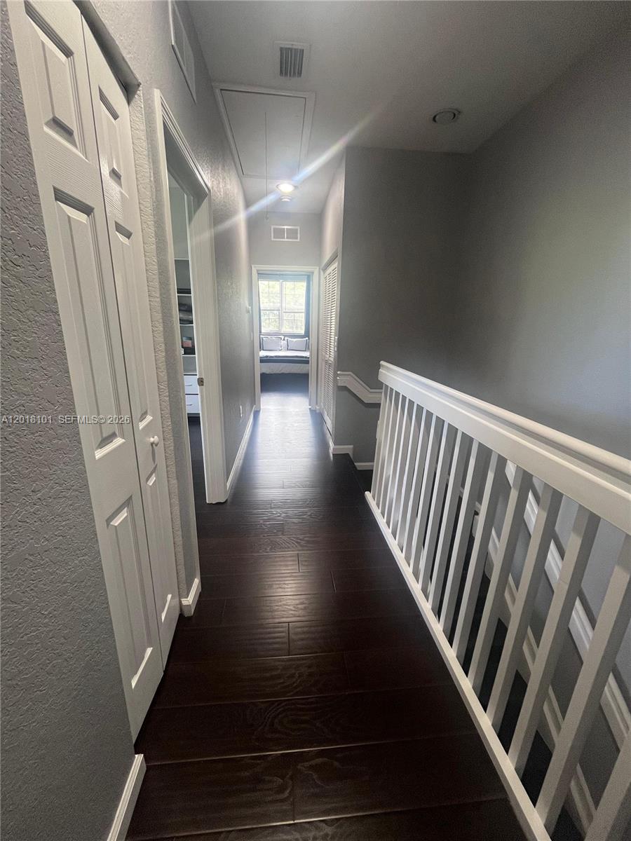 681 Nw 42nd Avenue - Property Photo 25