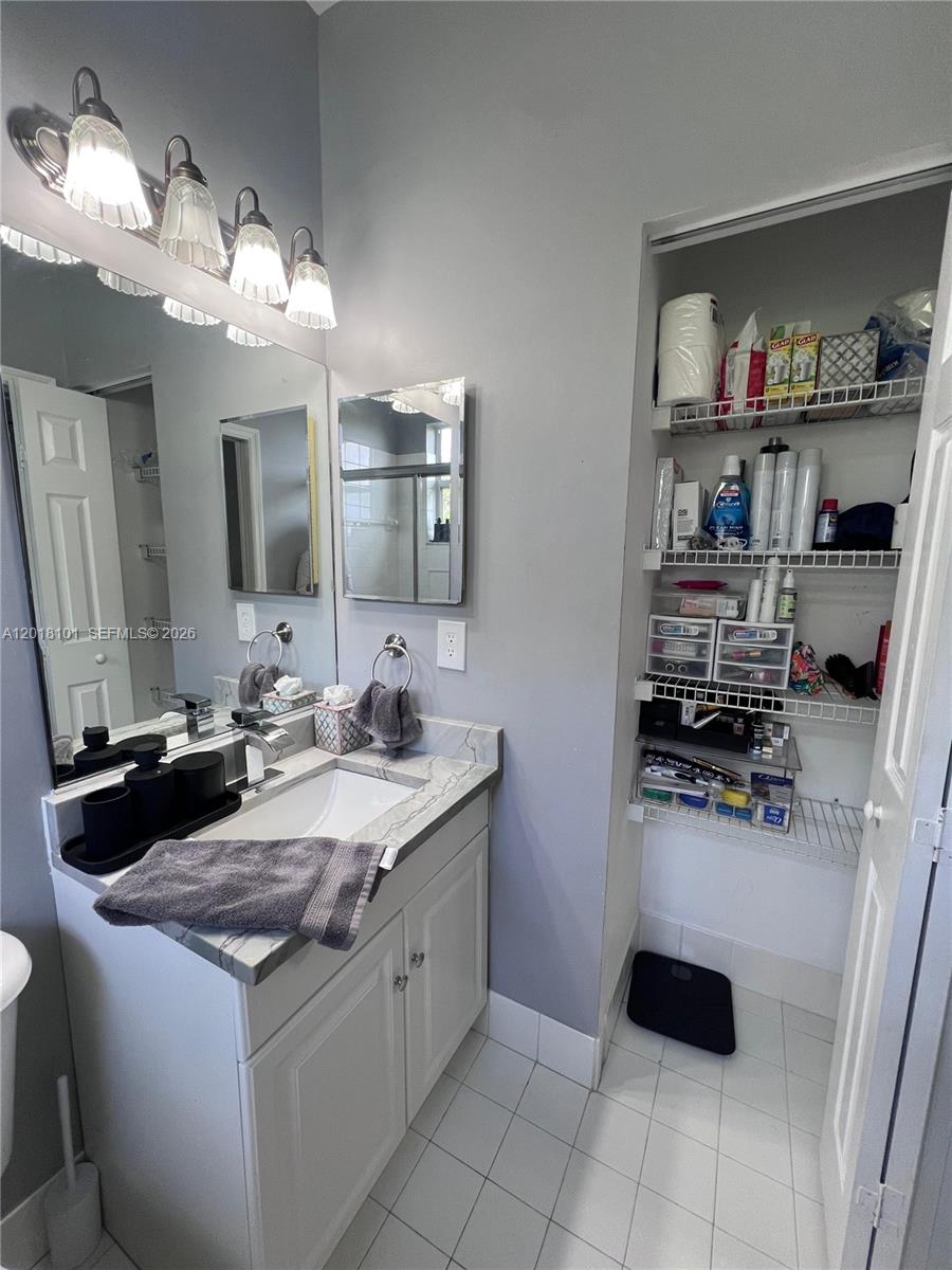 681 Nw 42nd Avenue - Property Photo 30