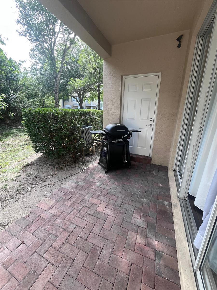 681 Nw 42nd Avenue - Property Photo 34