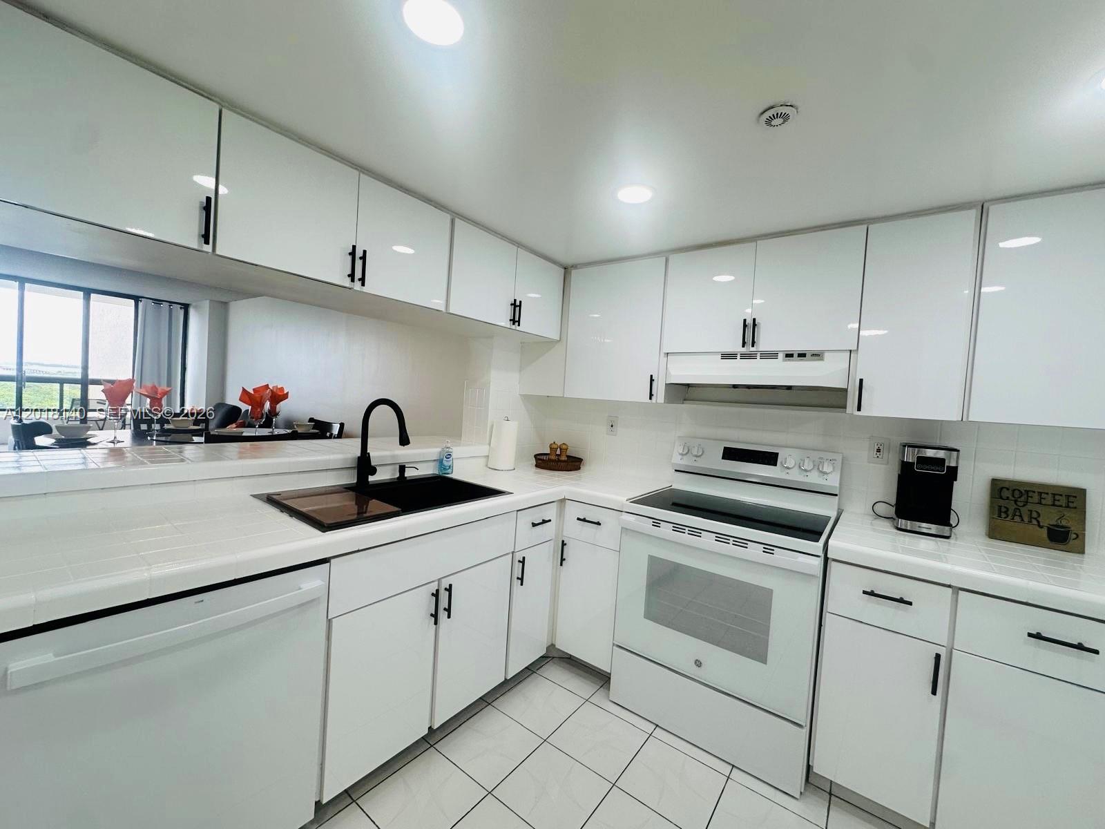 2555 Collins Avenue 1804 Property Photo 4