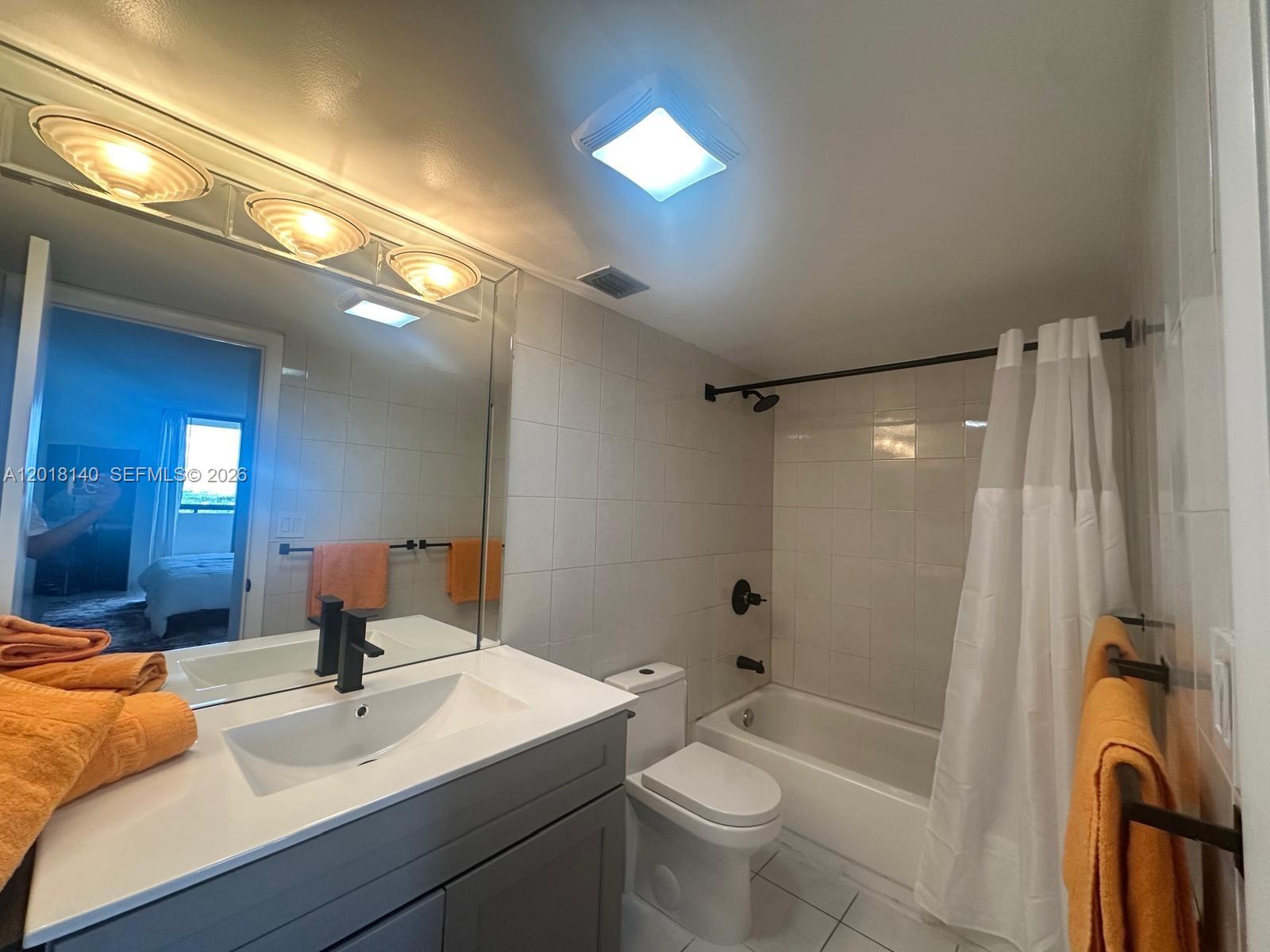 2555 Collins Avenue 1804 Property Photo 10